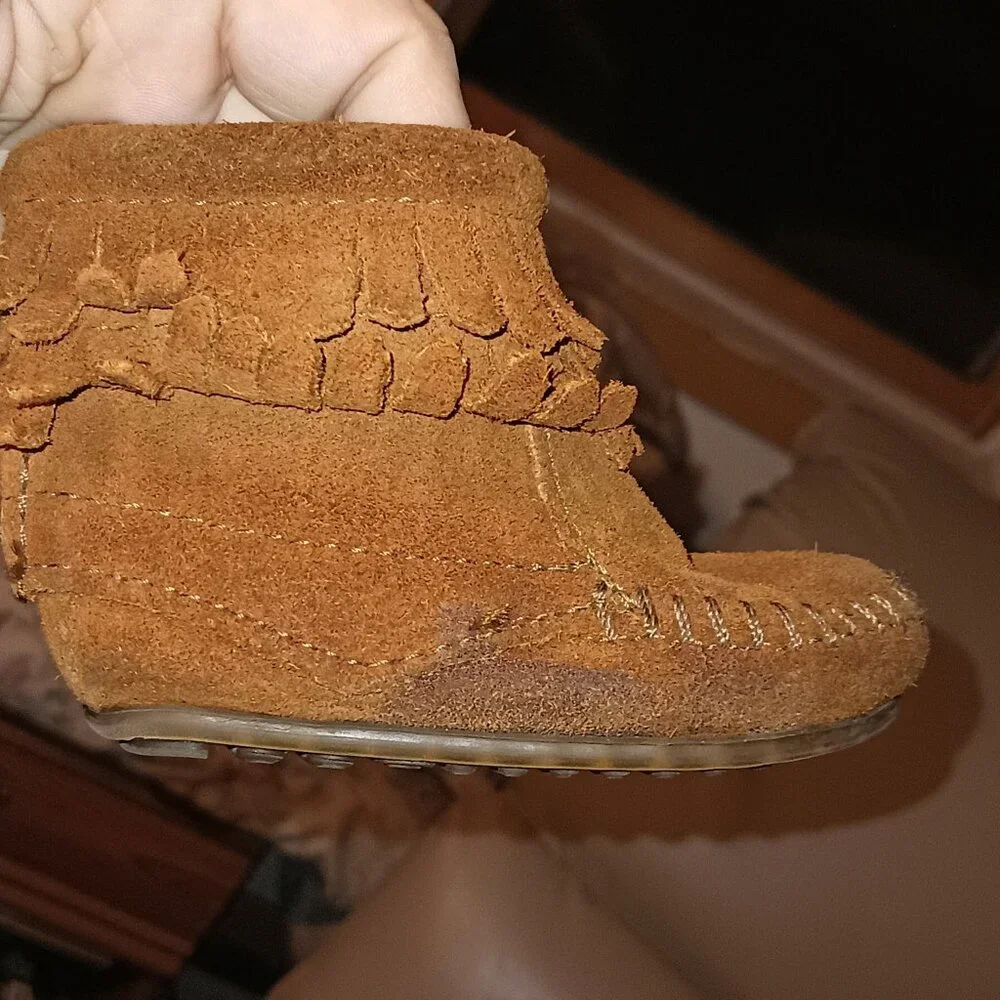 Minnetonka Infant Double Fringe Moccasin Boots 2